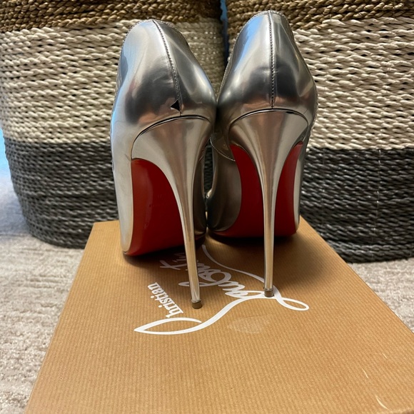 Red bottoms - Picture 2 of 5